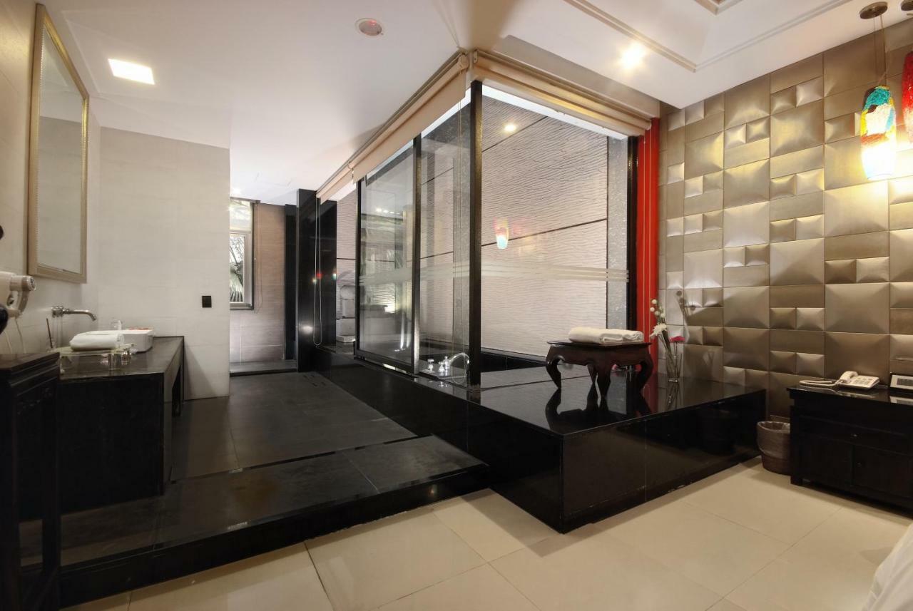 Q Motel精品旅館 Тученг Екстериор снимка