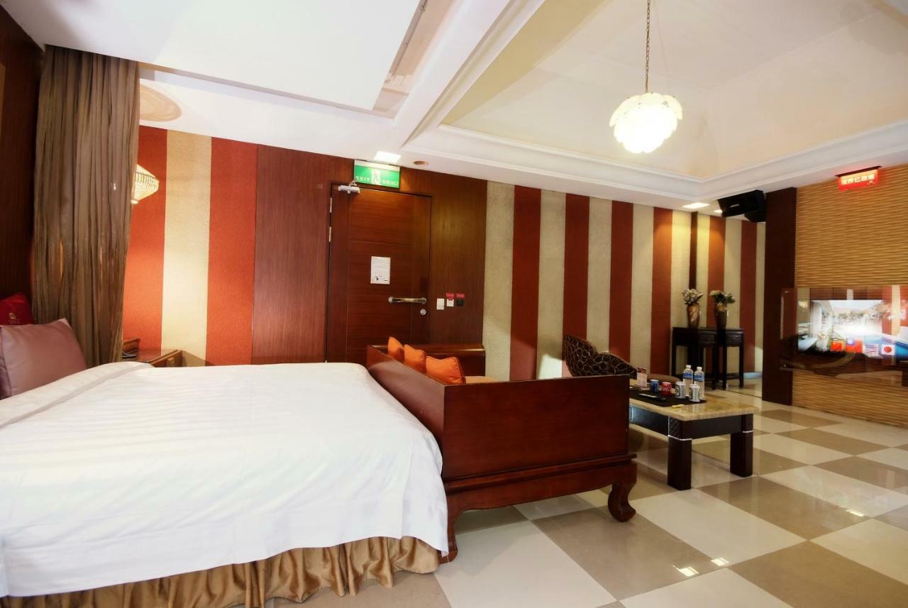 Q Motel精品旅館 Тученг Екстериор снимка